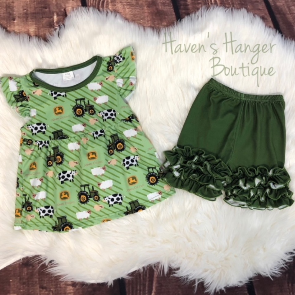 2pc. Baby Girl John Deere Shorts Set - Picture 4 of 6